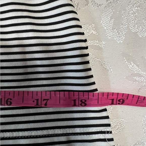 Nike VCU logo women’s polo black and white size Med short sleeve - Picture 6 of 10